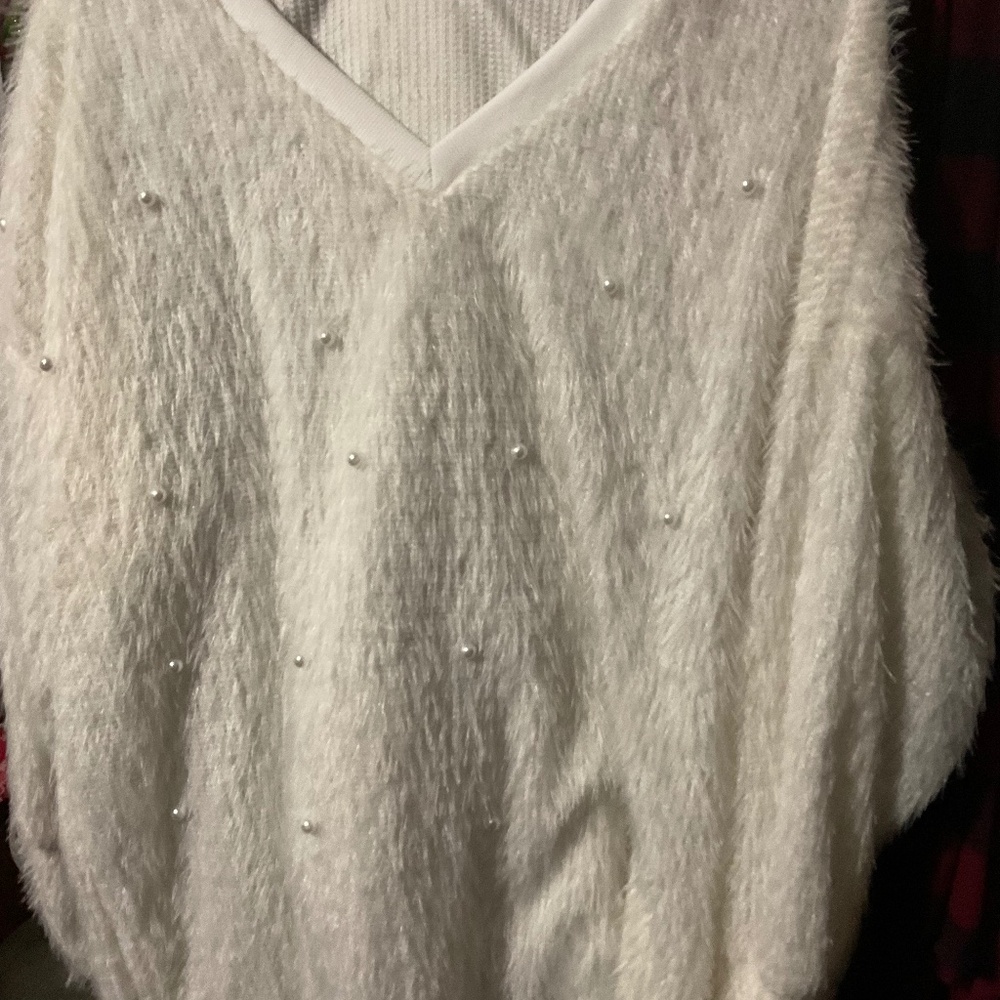 Beautiful brand new (without tags)  sweaters. (3)